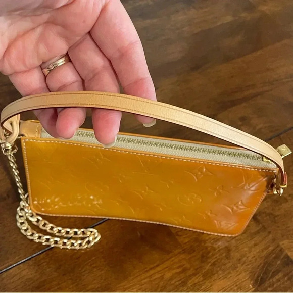 Louis Vuitton Lexington Vernis Pouchette - Picture 6 of 16